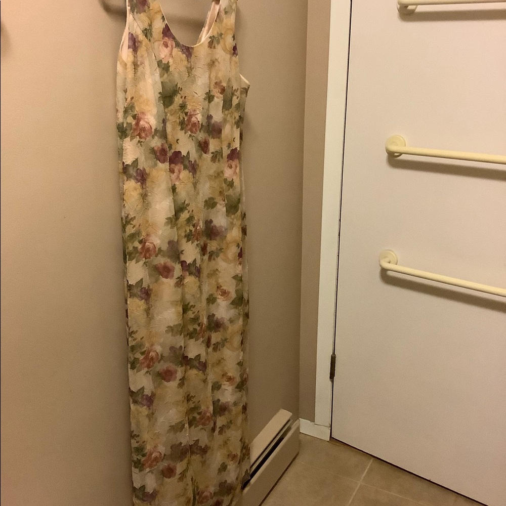 Sleeveless maxi dress